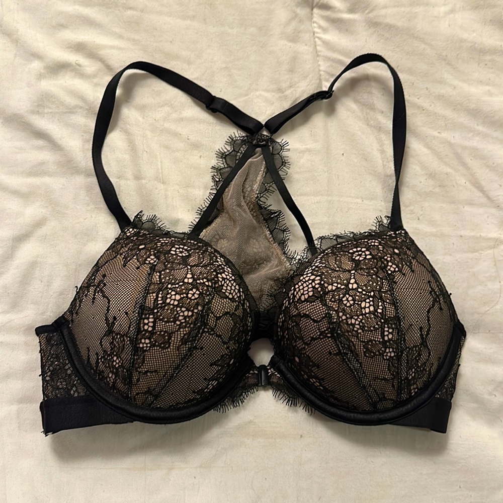 Victoria’s Secret lace bombshell bra size 34B in PERFECT condition.